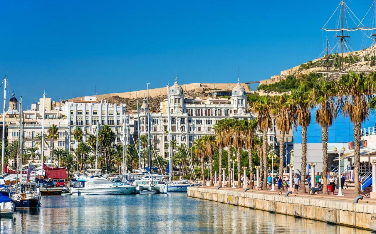 Family And Friends -Alicante Center 외부 사진